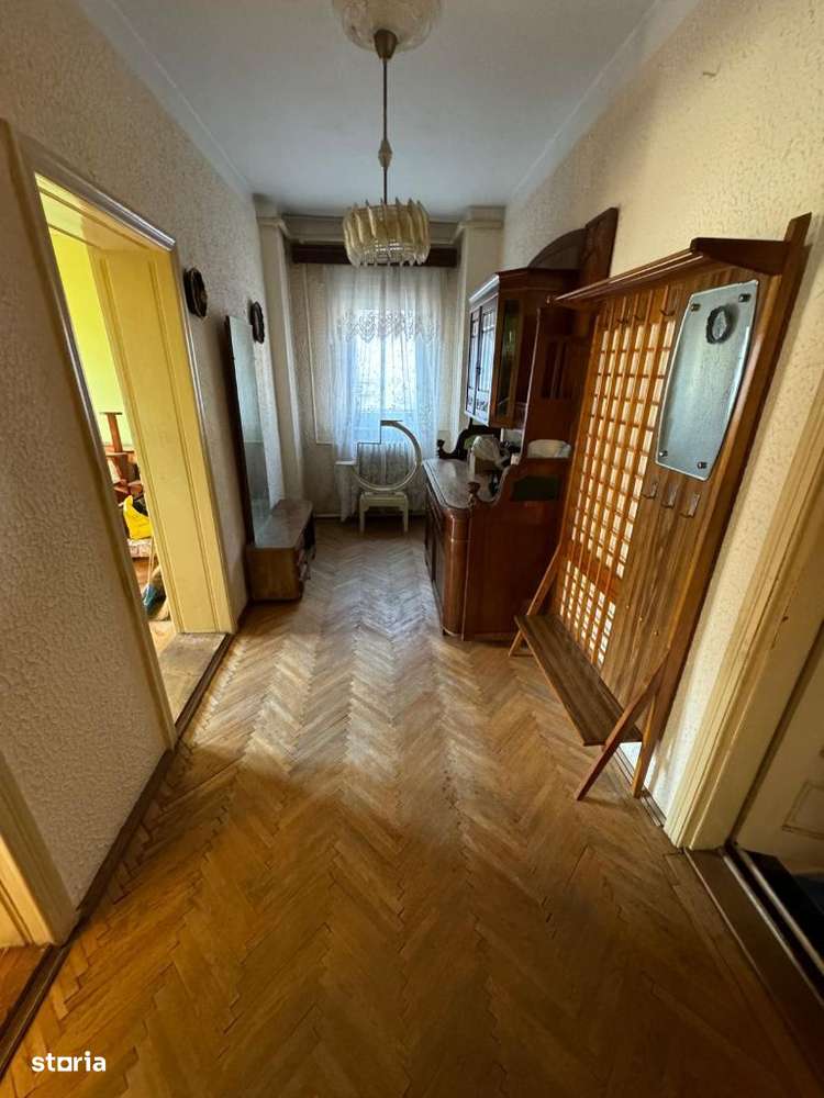 Apartament 3 camere, etaj 1, str. Praga-11