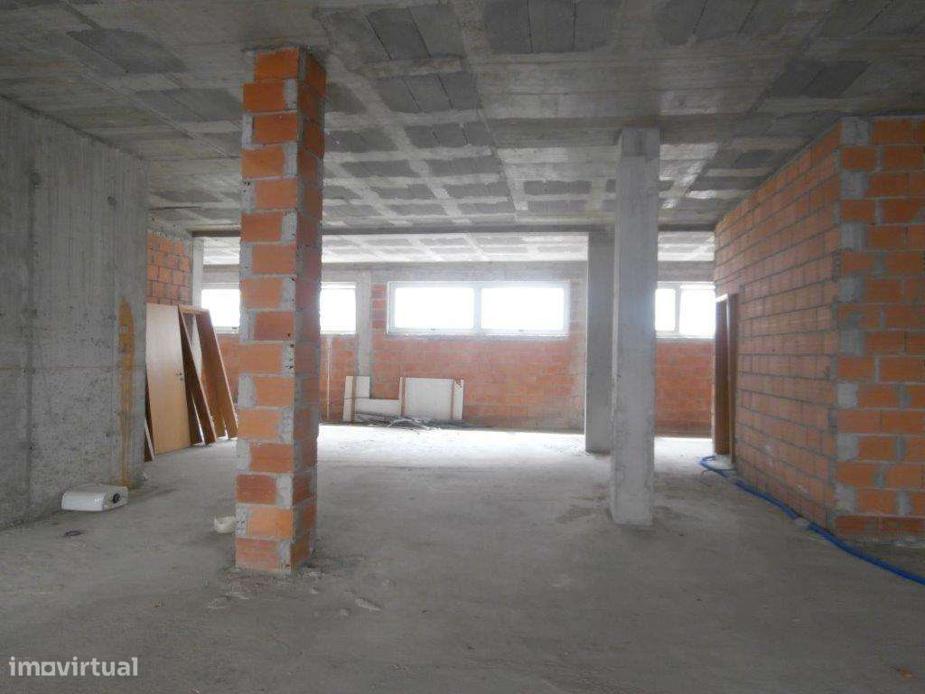 Loja ampla com wc em zona nobre de Viseu - Edifícios Viriato - Grande imagem: 2/11