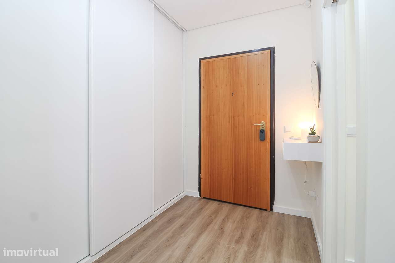 T2 Como Novo | Último Piso | Luz Natural | Vista Desafogada-13
