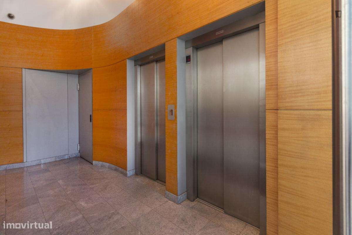 Apartamento com 1 quartos - localizado em São Bento Lisbon - Grande imagem: 5/9