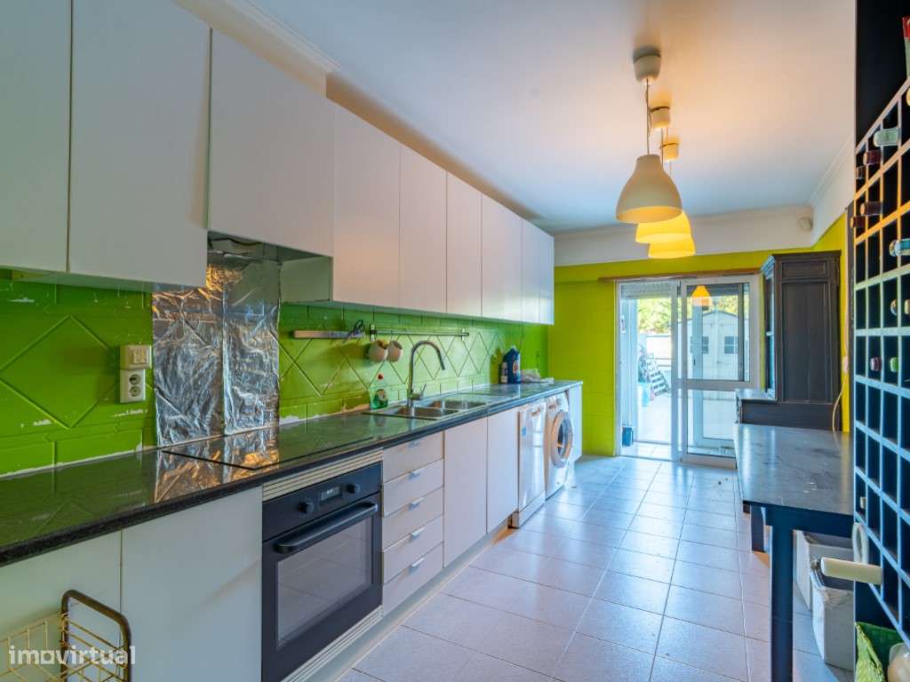 VENDE-SE T3 COM TERRAÇO E GARAGEM EM CARCAVELOS-11