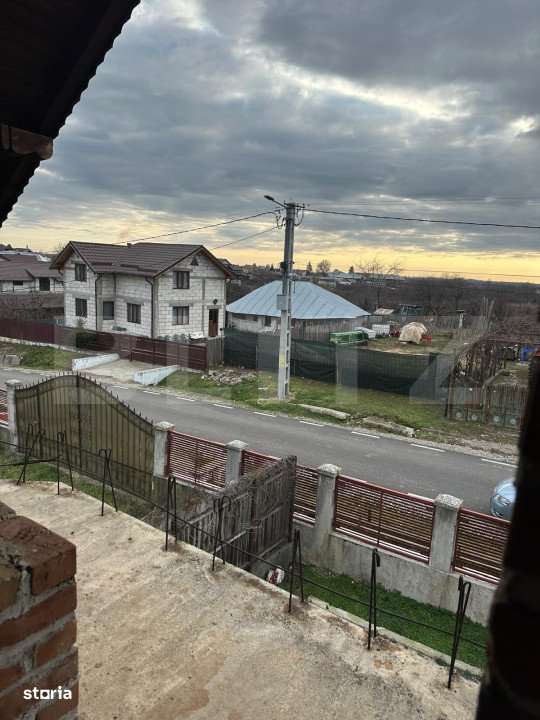 Casa de vanzare la rosu, 10 camere, 246,50 mp, zona Exterior Sud - Imagine principală: 4/19