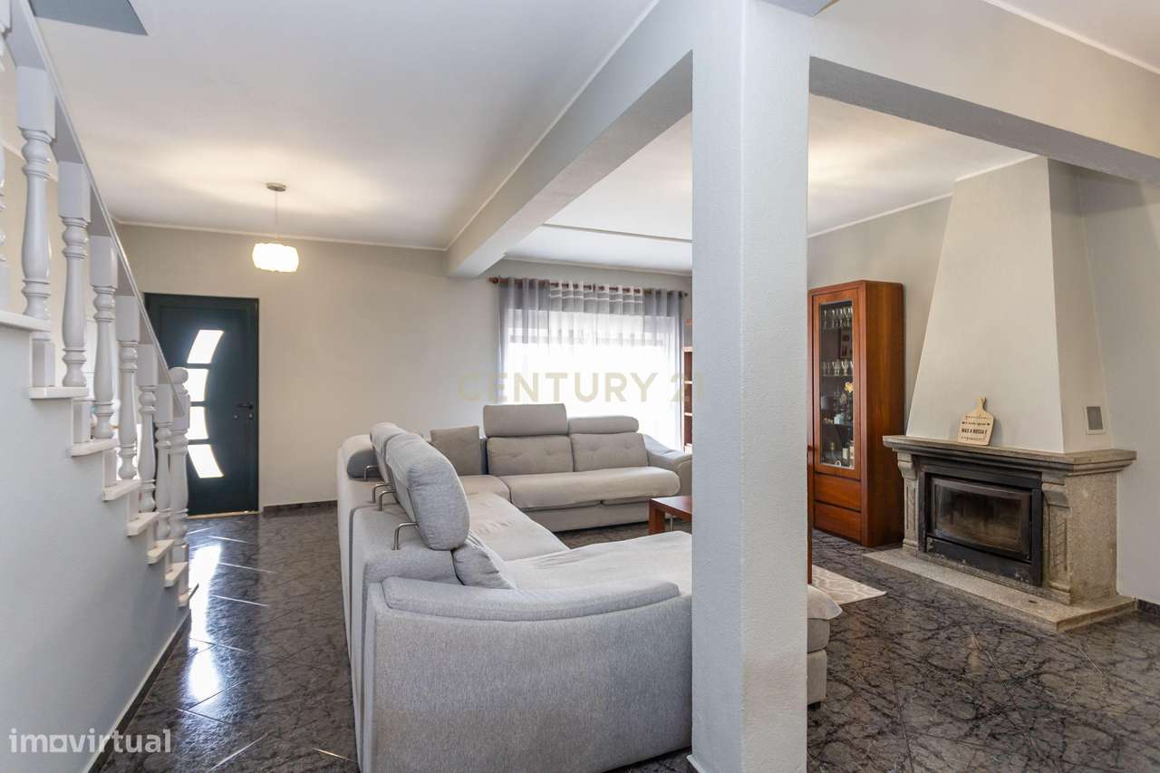 Moradia T3 em Casais de Mem Martins-  Sintra - Excelente Oportunidade - Grande imagem: 2/32