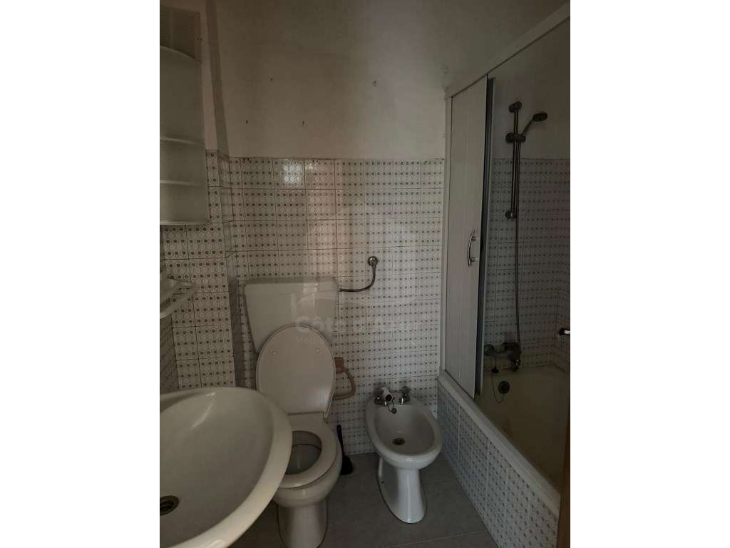 Apartamento T2 com Vista Mar no Centro de Sesimbra-5