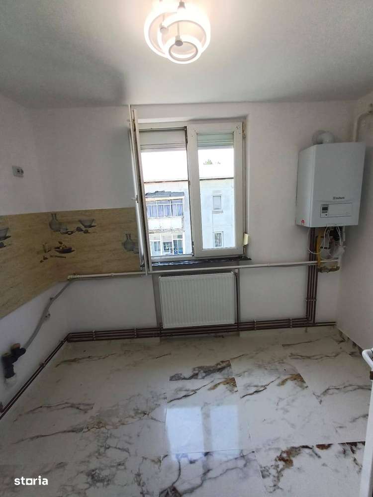 De vanzare 2 camere,renovat complet,pret 53000 euro - Imagine principală: 2/6