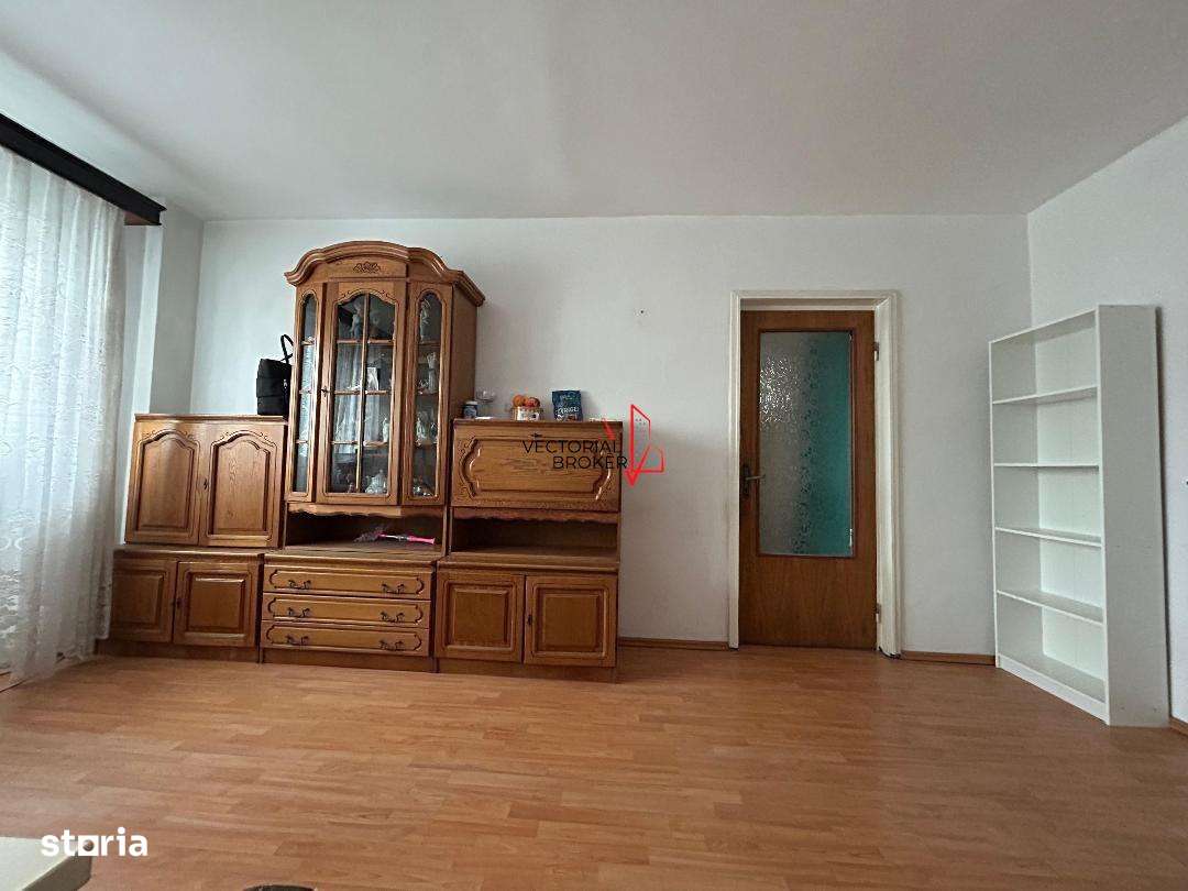 3 camere semidecomandat, an 1978 Biserica Capra Pantelimon