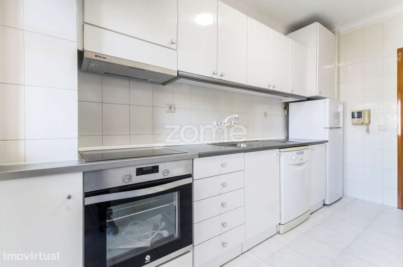 Apartamento T1 com varanda e lug. garagem, Porto - Para arrendamento - Grande imagem: 3/27
