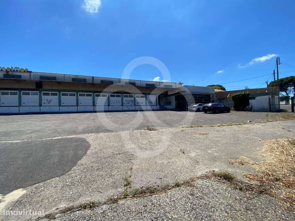 Armazém dividido em três pavilhões com logradouro em Belas em Sintra - Grande imagem: 5/51