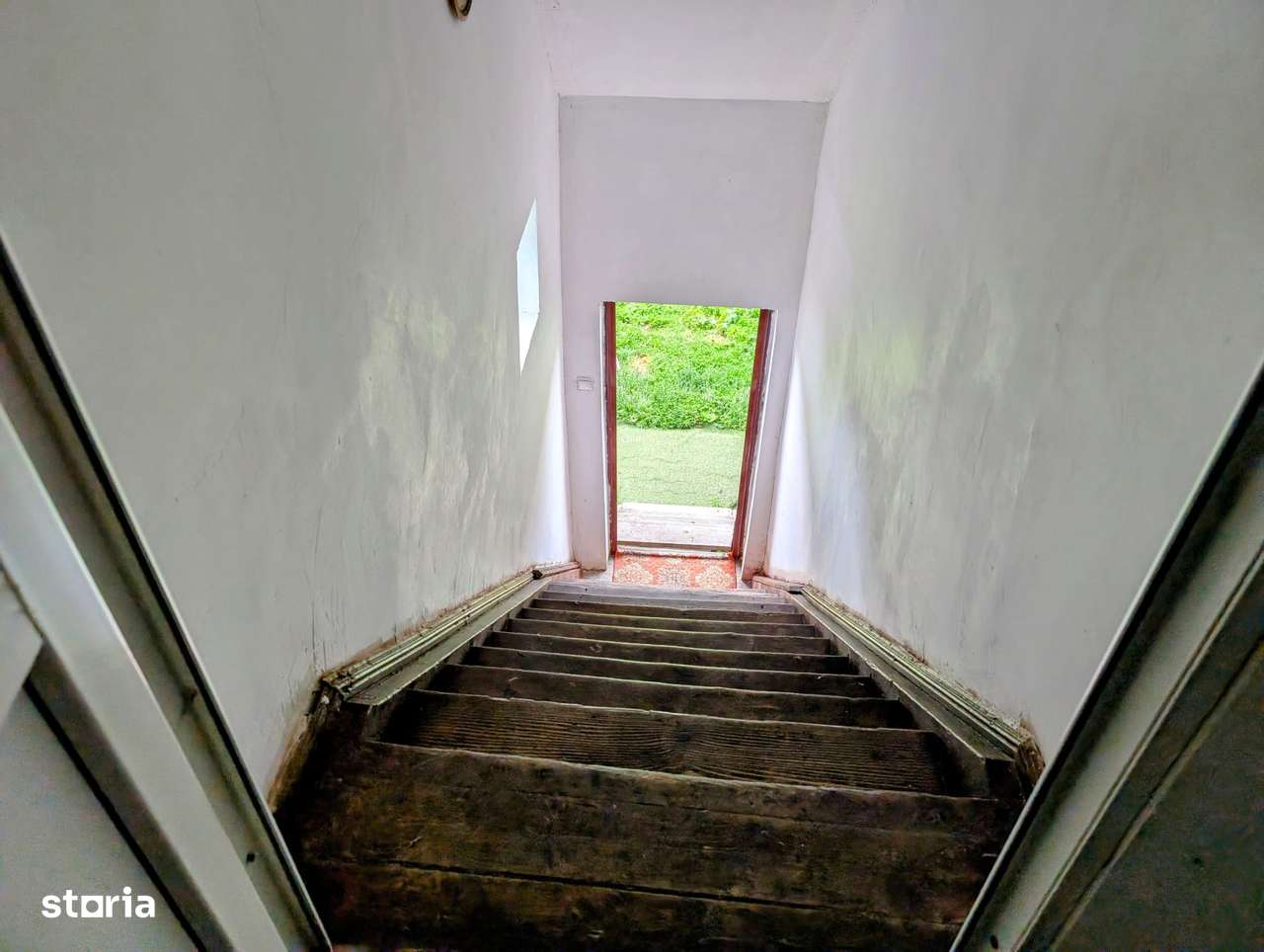 Predeal,P+1,casa din busteni,in spatele terenului curge raul Prahova-14