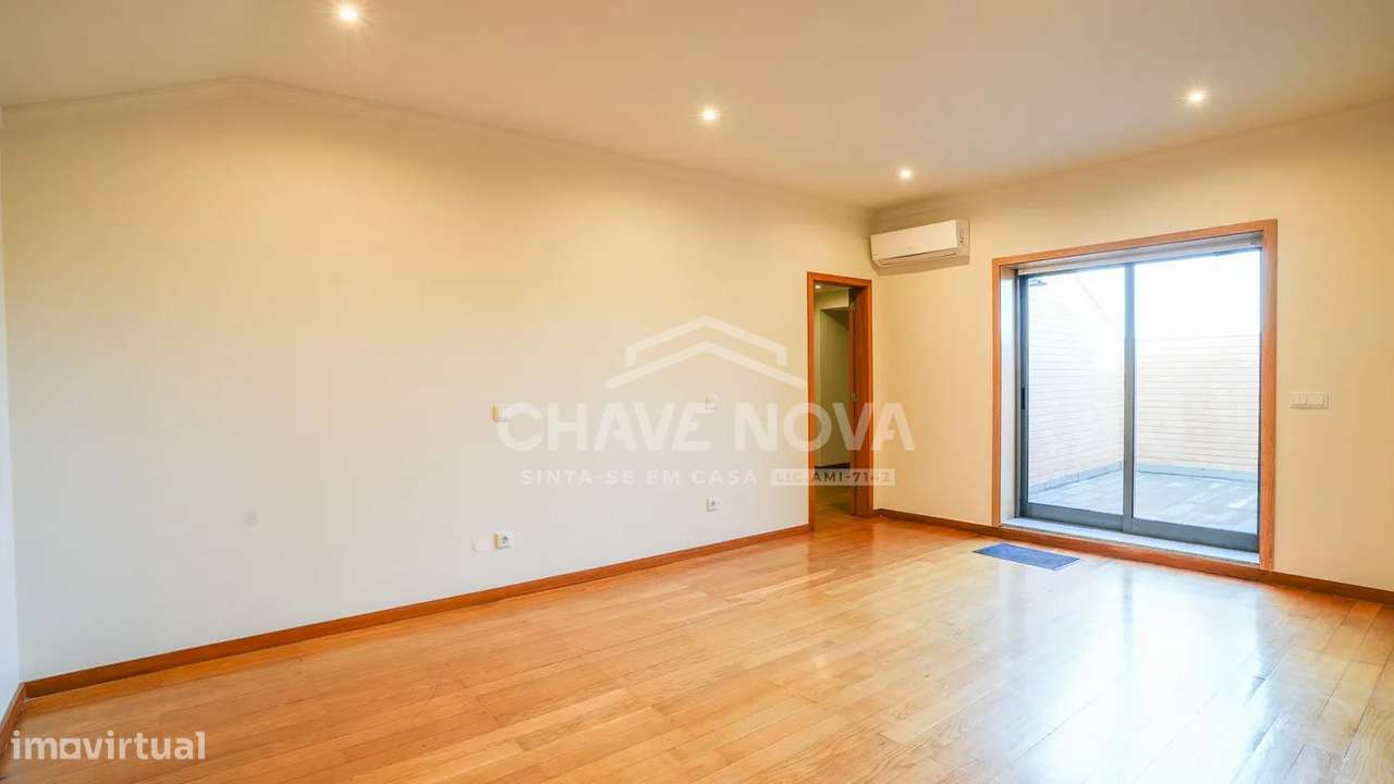 Apartamento T2+1 Dúplex c/ Vistas Mar em Canidelo-5
