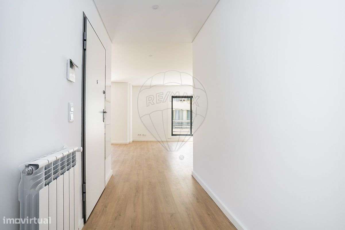 Apartamento T3 à venda em Camarate-12