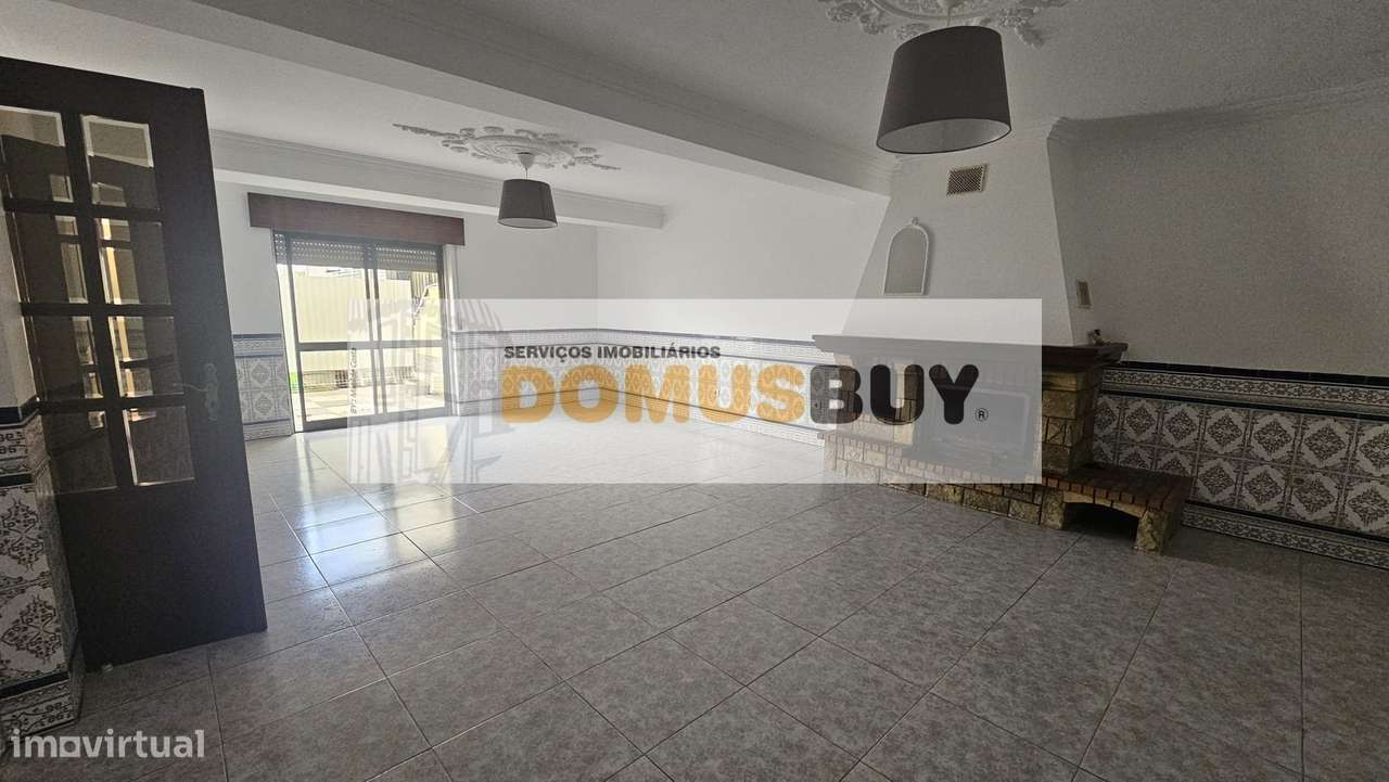 Oportunidade! Andar de Moradia T3 com Parqueamento e Cozinha Equipada - Grande imagem: 4/19