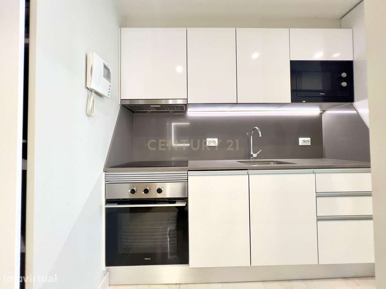 Apartamento T0 transformado em T1, remodelado, Costa da Caparica-5