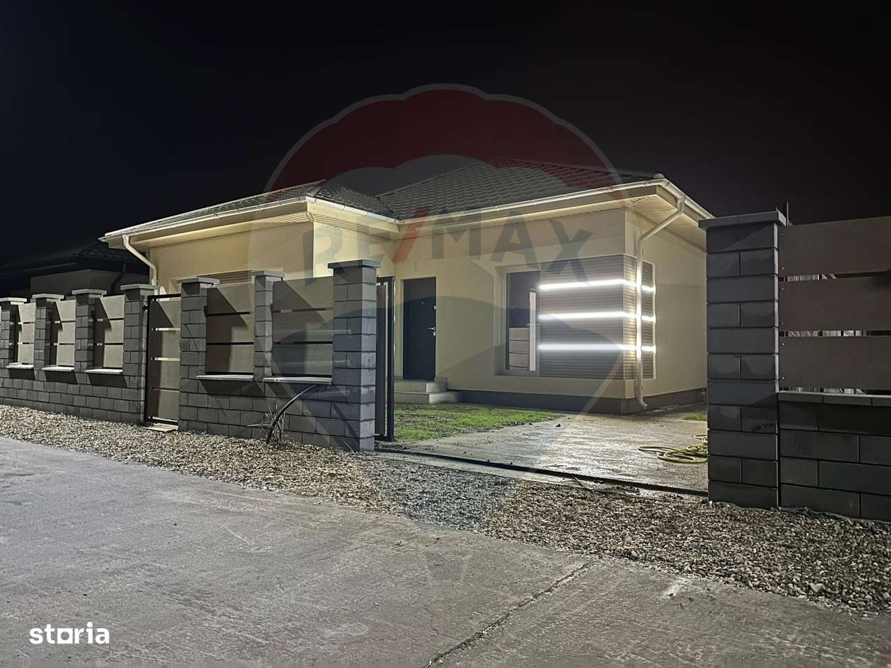 Casă / Vilă cu 4 camere de vânzare - Imagine principală: 1/18