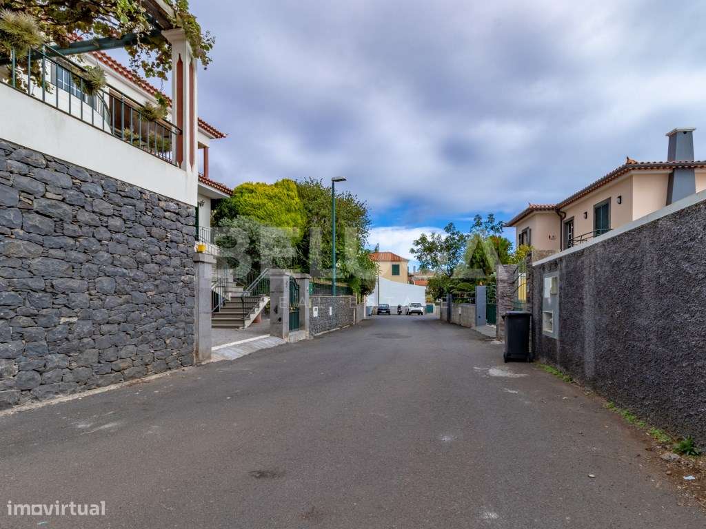 MORADIA T4 COM QUINTAL || URBANIZAÇÃO 'QUINTA DO FAIAL' (FUNCHAL)-8