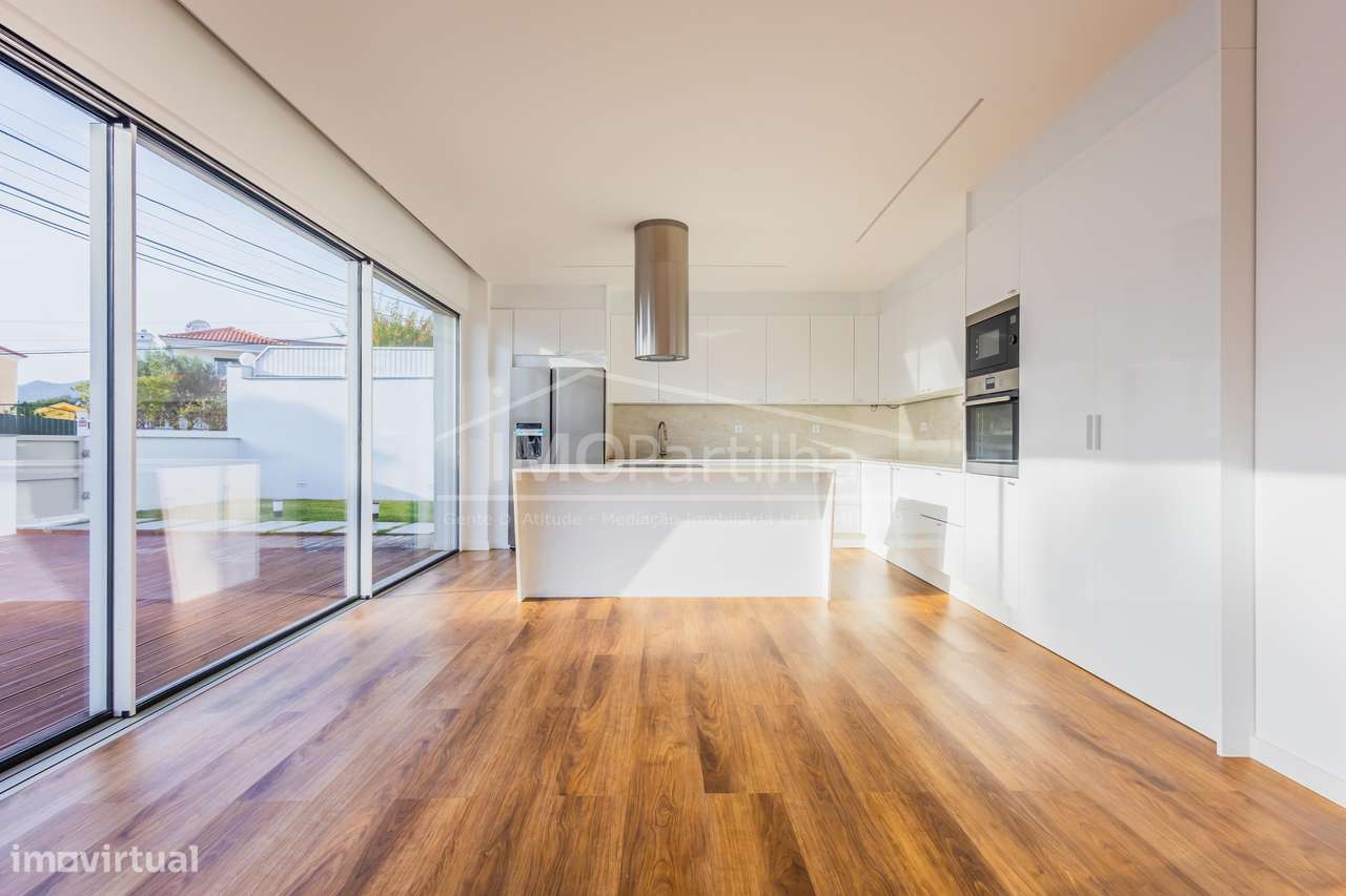 Moradia independente à venda na Rua Escola - Albarraque - Grande imagem: 4/53