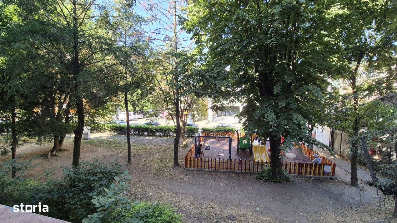 Vanzare apartament 2 camere, et.1,  zona 8 Mai-9