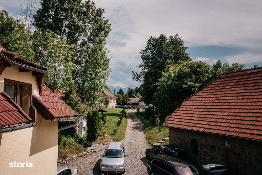 Proprietate deosebita,la cheie, cascada, lac de pesti in curte,C Carta-13