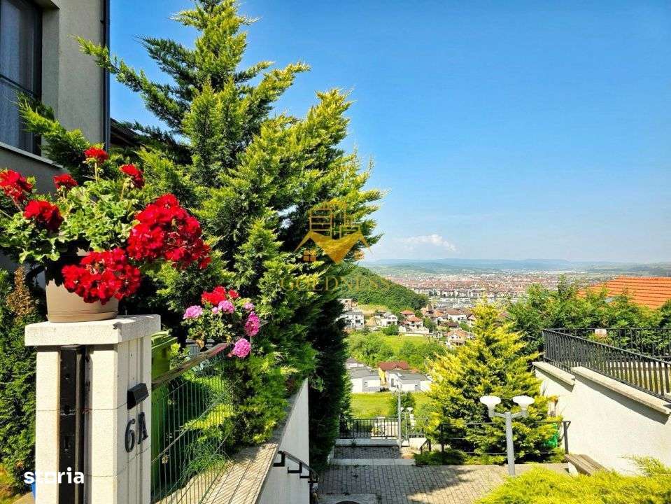 Casă modernă de vânzare, curte, 6 camere, parcare, Zona Vivo, Florești-1