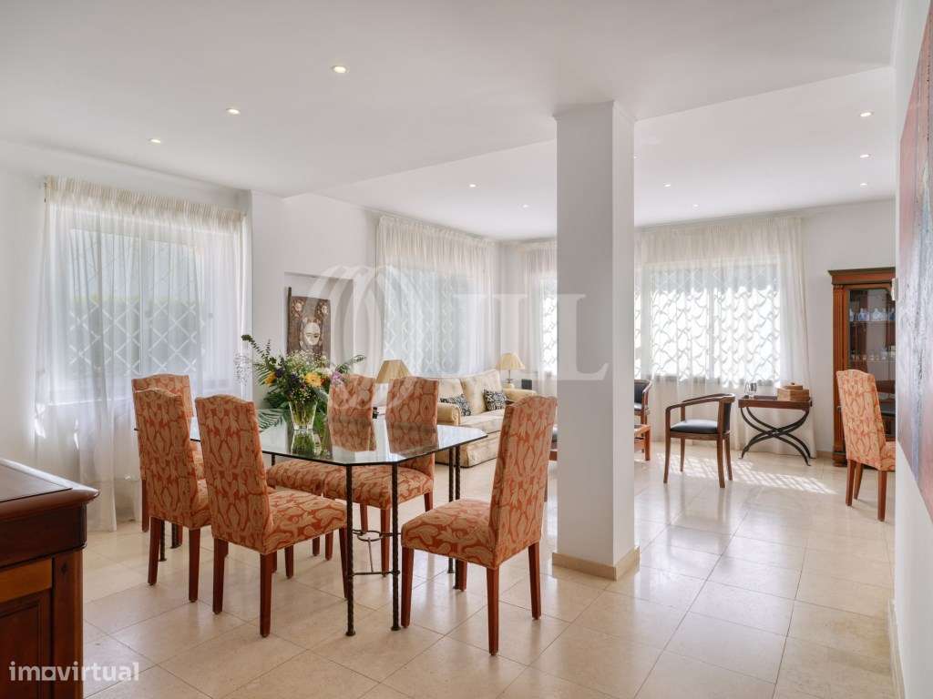 Moradia T4 com jardim no Banzão em Colares-9
