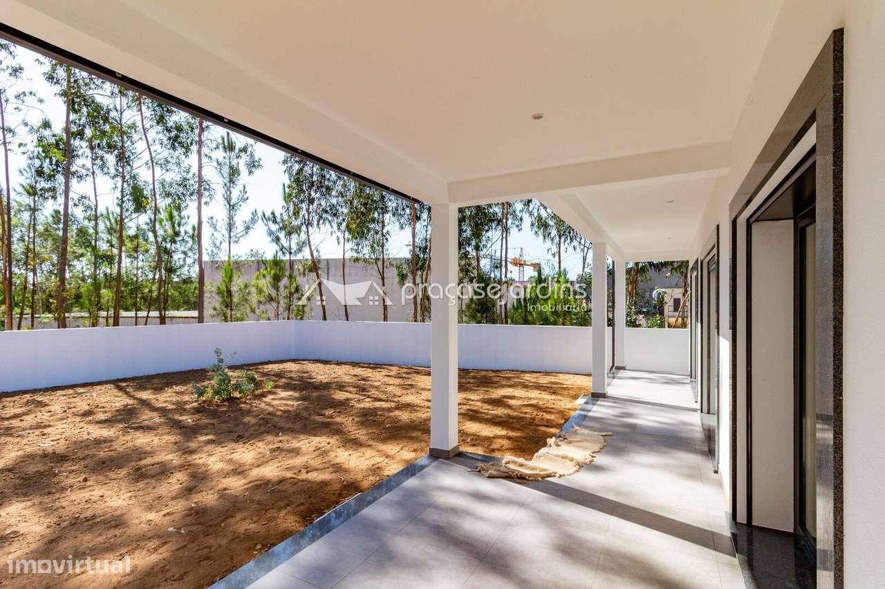 Moradia T3 com jardim, varanda e garagem-20