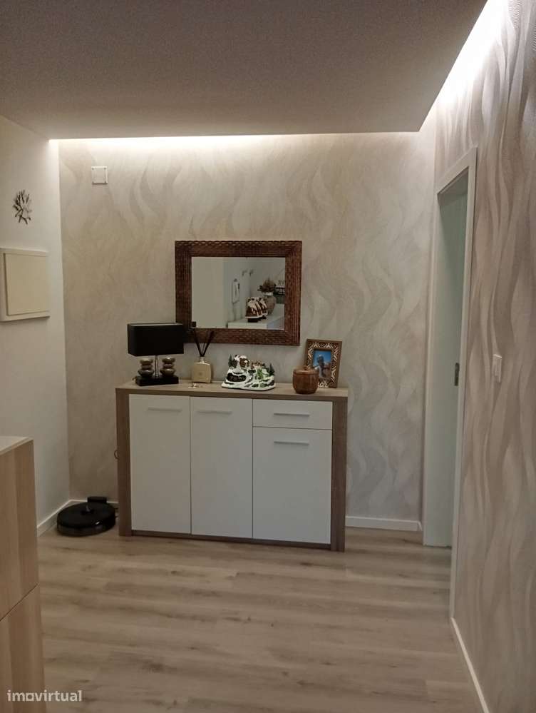 Fantástico apartamento T2 com terraço em condomínio fechado em Canelas-11