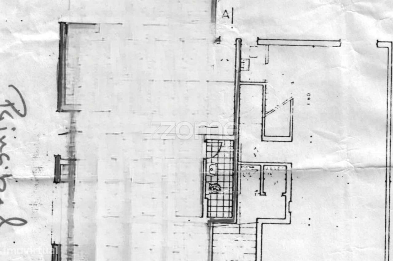 Loja com montra de 175m2 em Odivelas-37