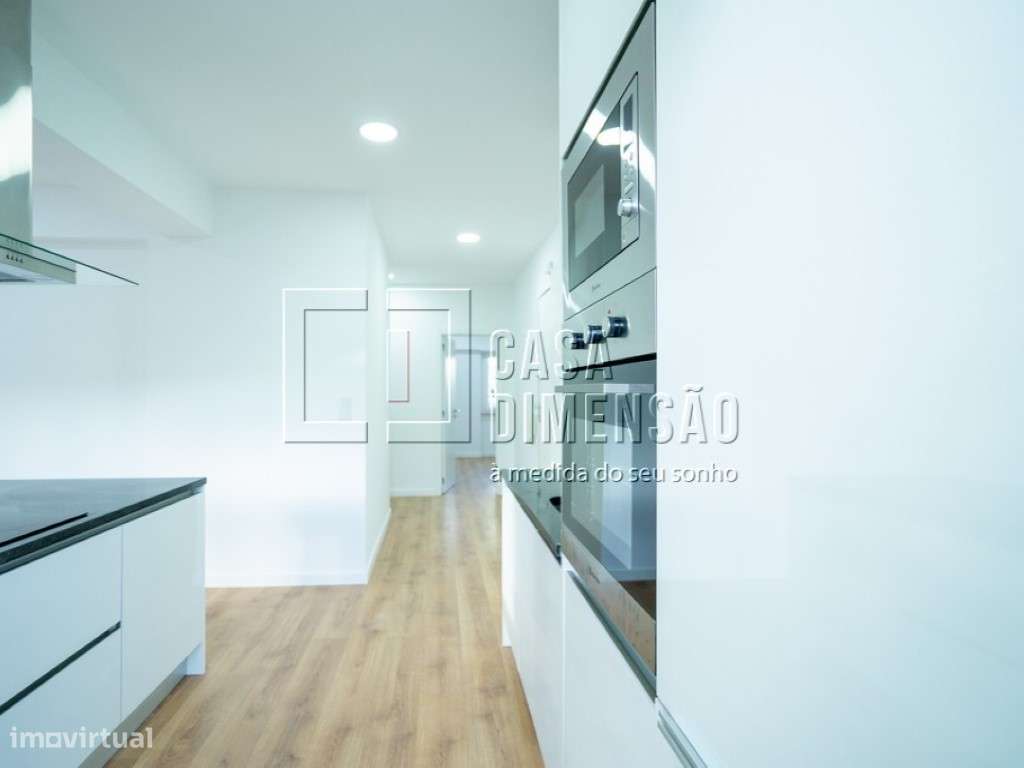 Apartamento de tipologia T3 com varanda, mobilado e equipado em Ben...-17