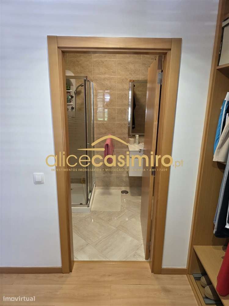 Moradia T4 - boas áreas- excelente estado!-36