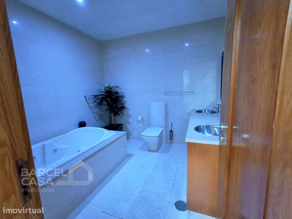 Moradia T4 em pedra, com piscina em Airó - Barcelos-28