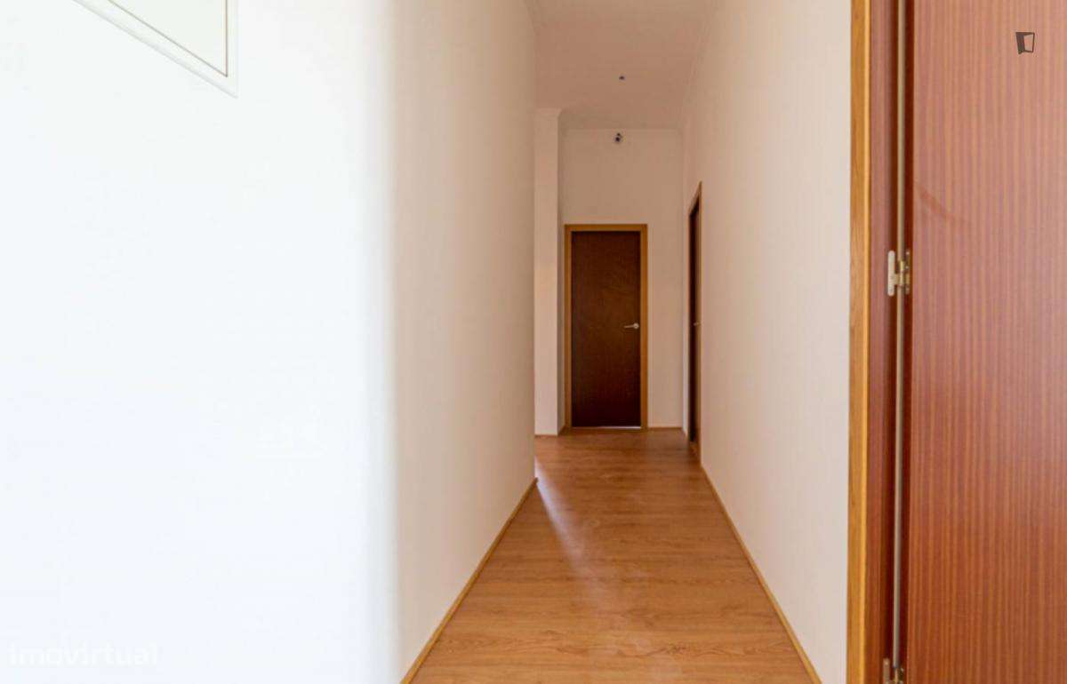 Quarto - localizado em Benfica Lisbon - Grande imagem: 3/6