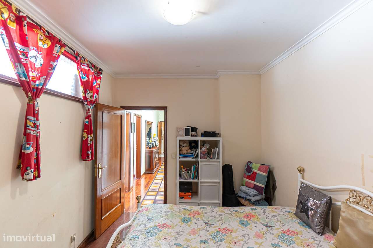 T2+1 com varanda e lugar de garagem em Oliveira do Douro-13