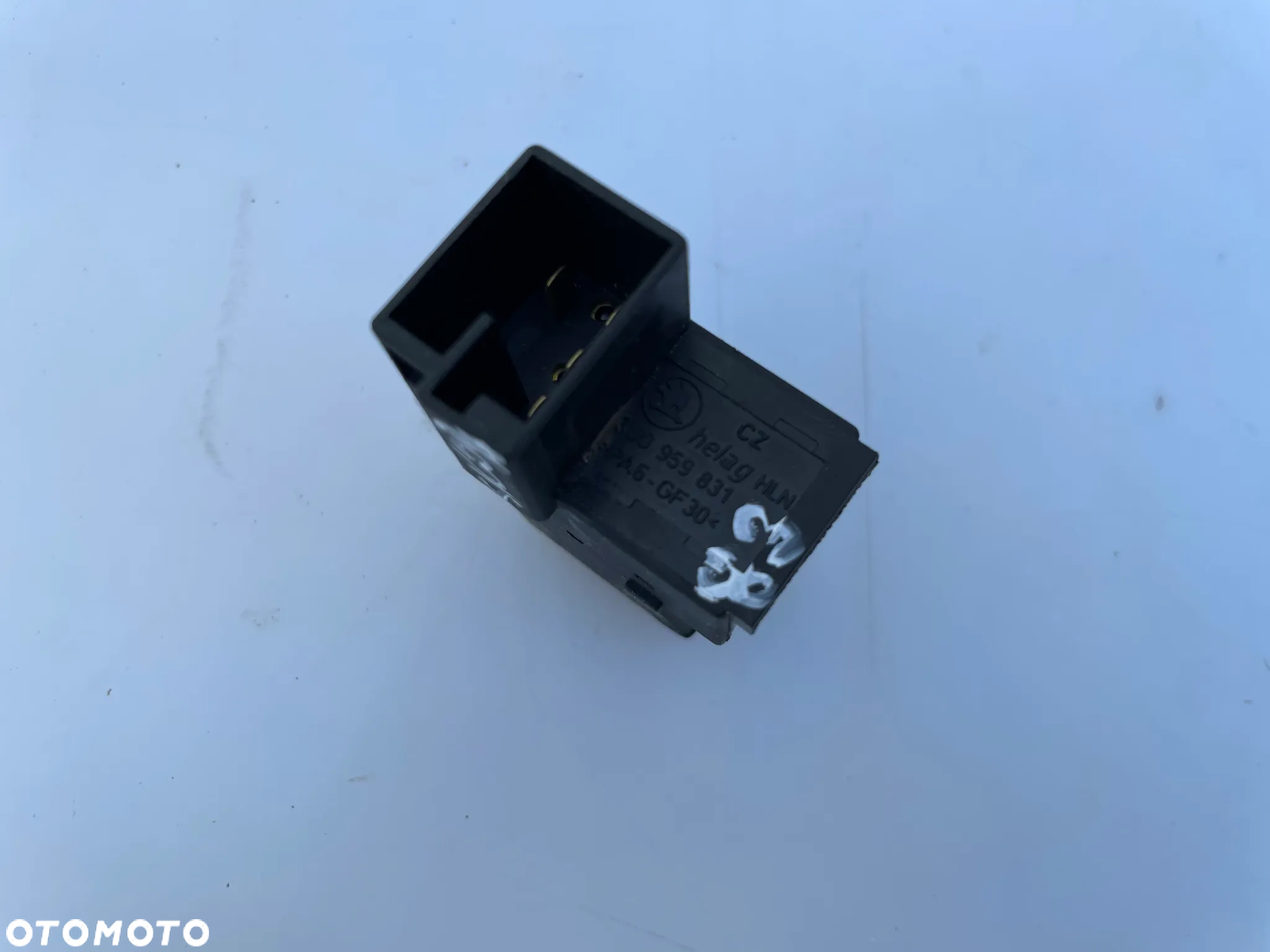 Przełącznik klapy bagażnika Skoda SuperB I 3U0959831 - 2