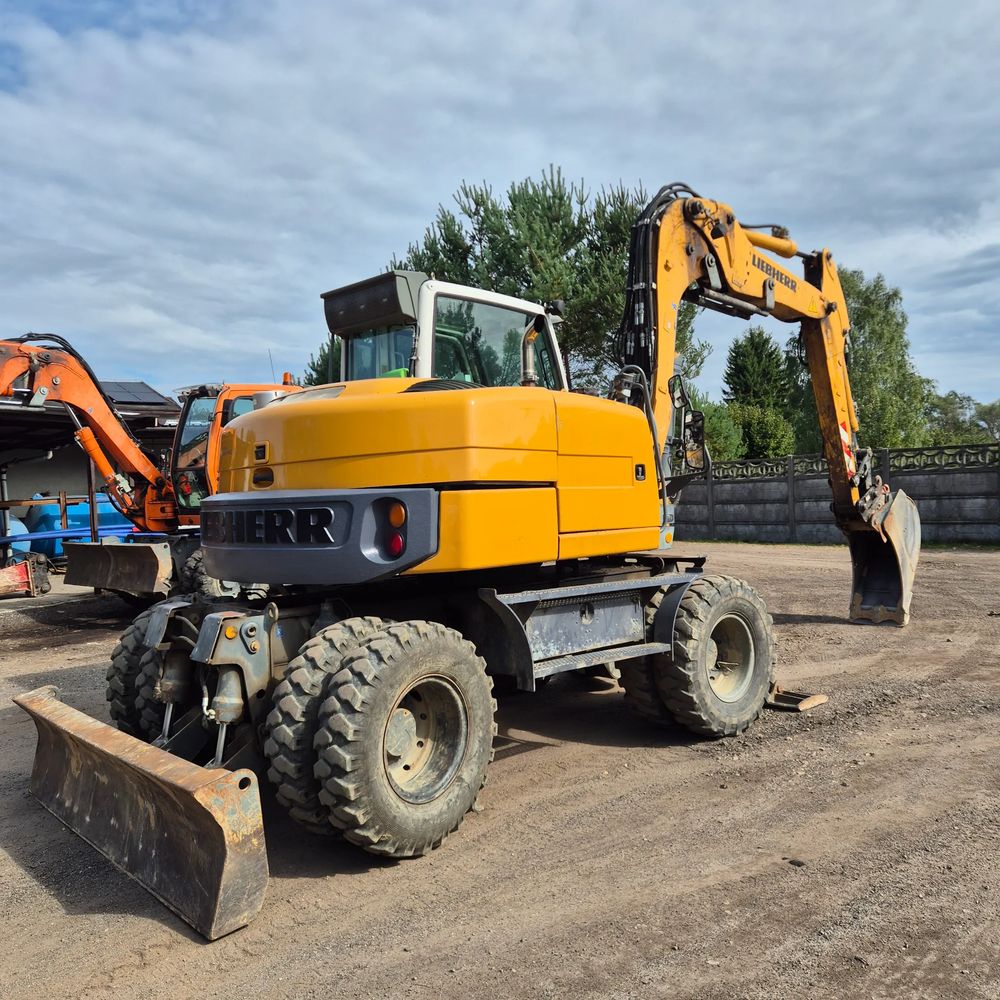 Liebherr A 311 2012