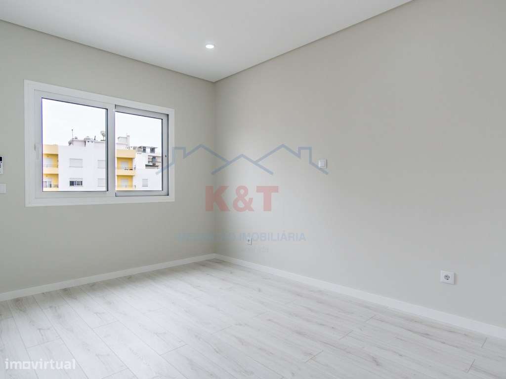 T2 na Praia da Rocha totalmente Remodelado-9