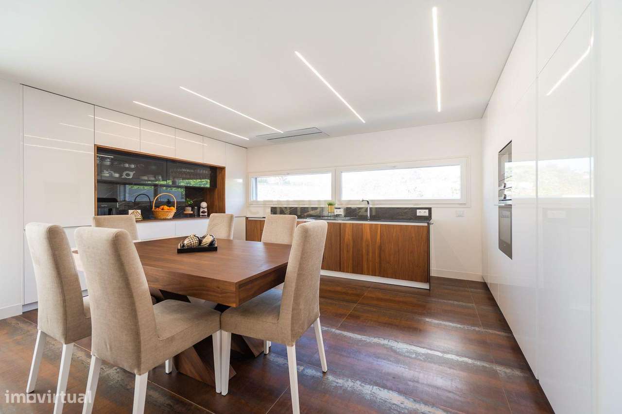 Excelente moradia geminada V4 em Urbanização nova na zona de Albarraqu-19