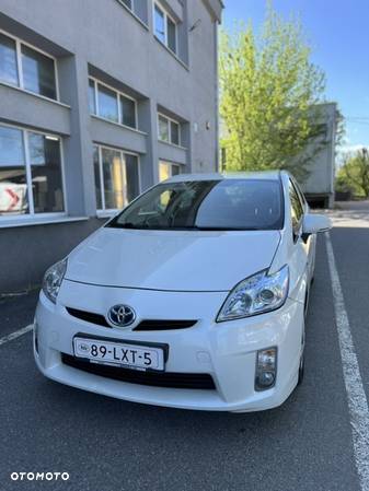 Toyota Prius (Hybrid) - 6