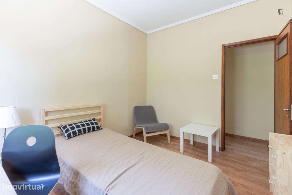 Quarto - localizado em São Mamede de Infesta Porto - Grande imagem: 3/13