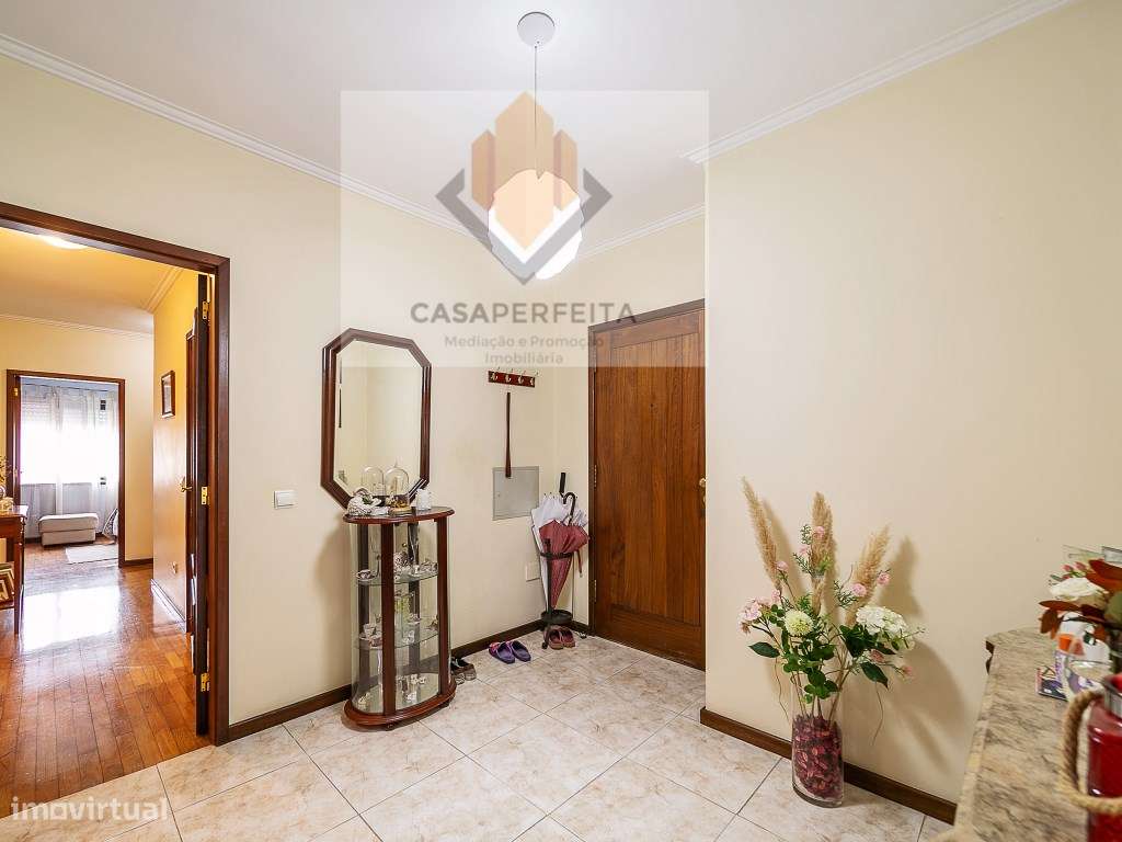 Apartamento T3 Como Novo com Varandas e Box - a 1500 metros da Prai...-16