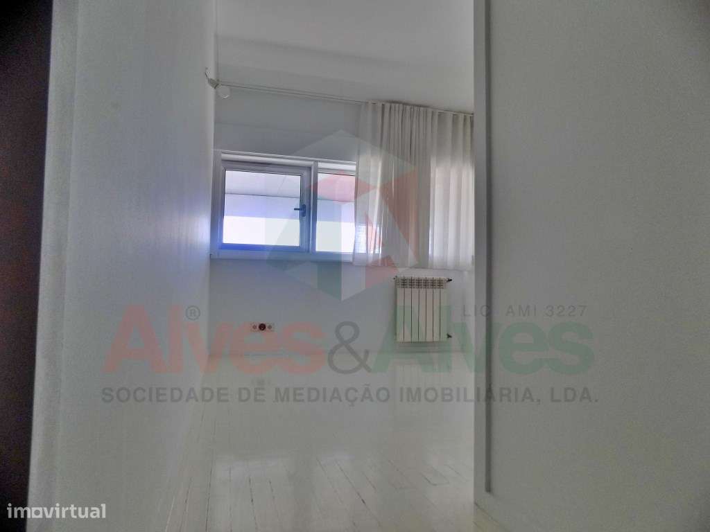T2 com varanda, lugar de garagem e arrumos nos Altos, Maia-7