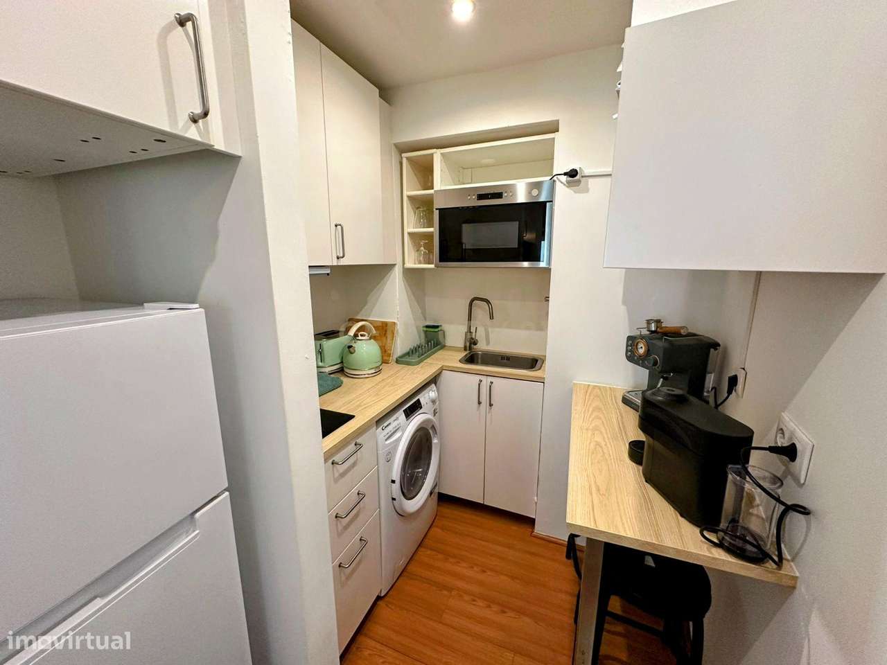 Apartamento T1 transformado em T0 no coração de Lisboa.-9