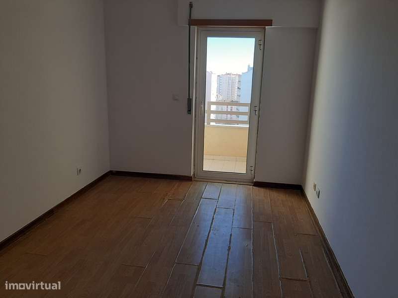 IMÓVEL ARRENDADO ATÉ MARÇO 2026  Apartamento T3-14