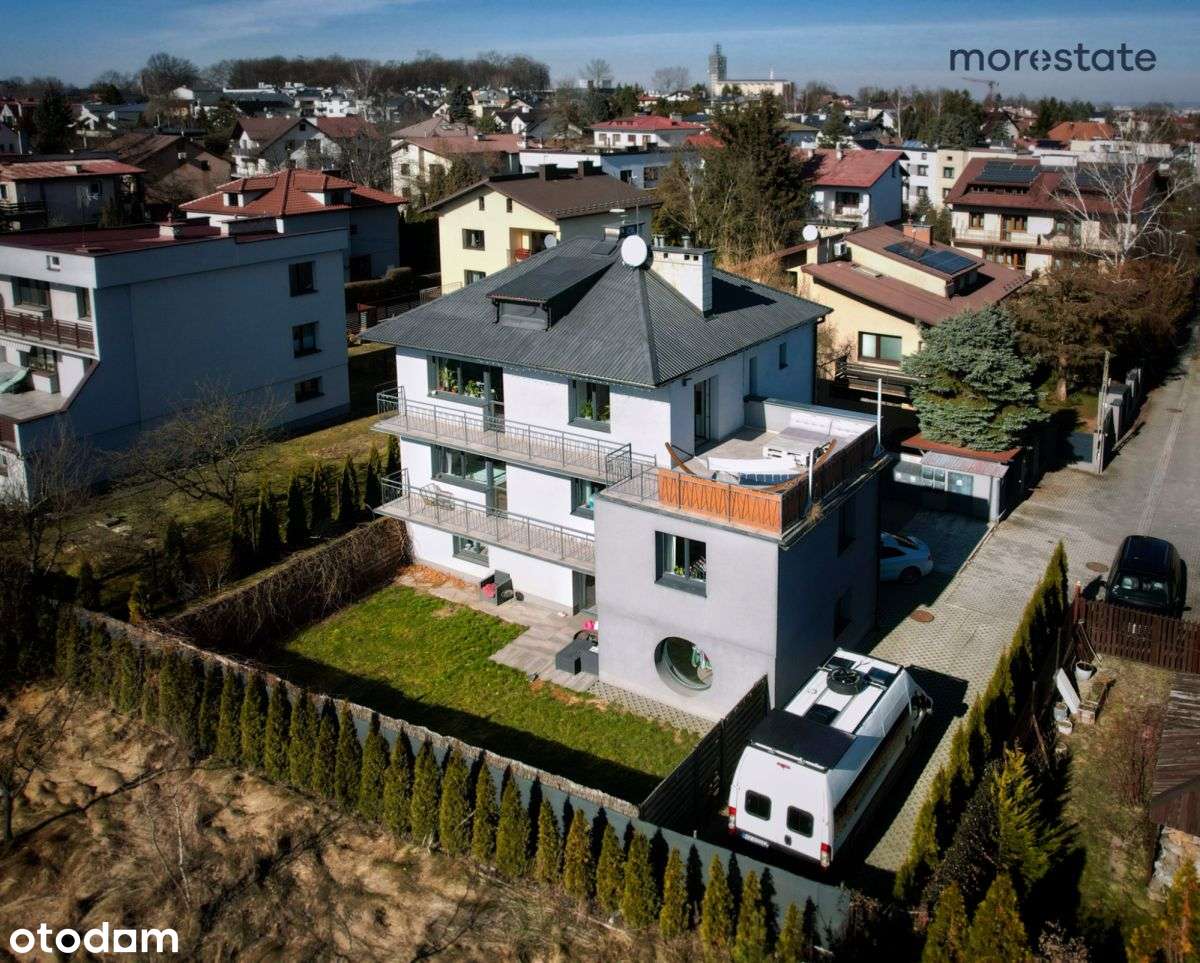 Dom wolnostojący z 3 niezależnymi mieszkaniami-0