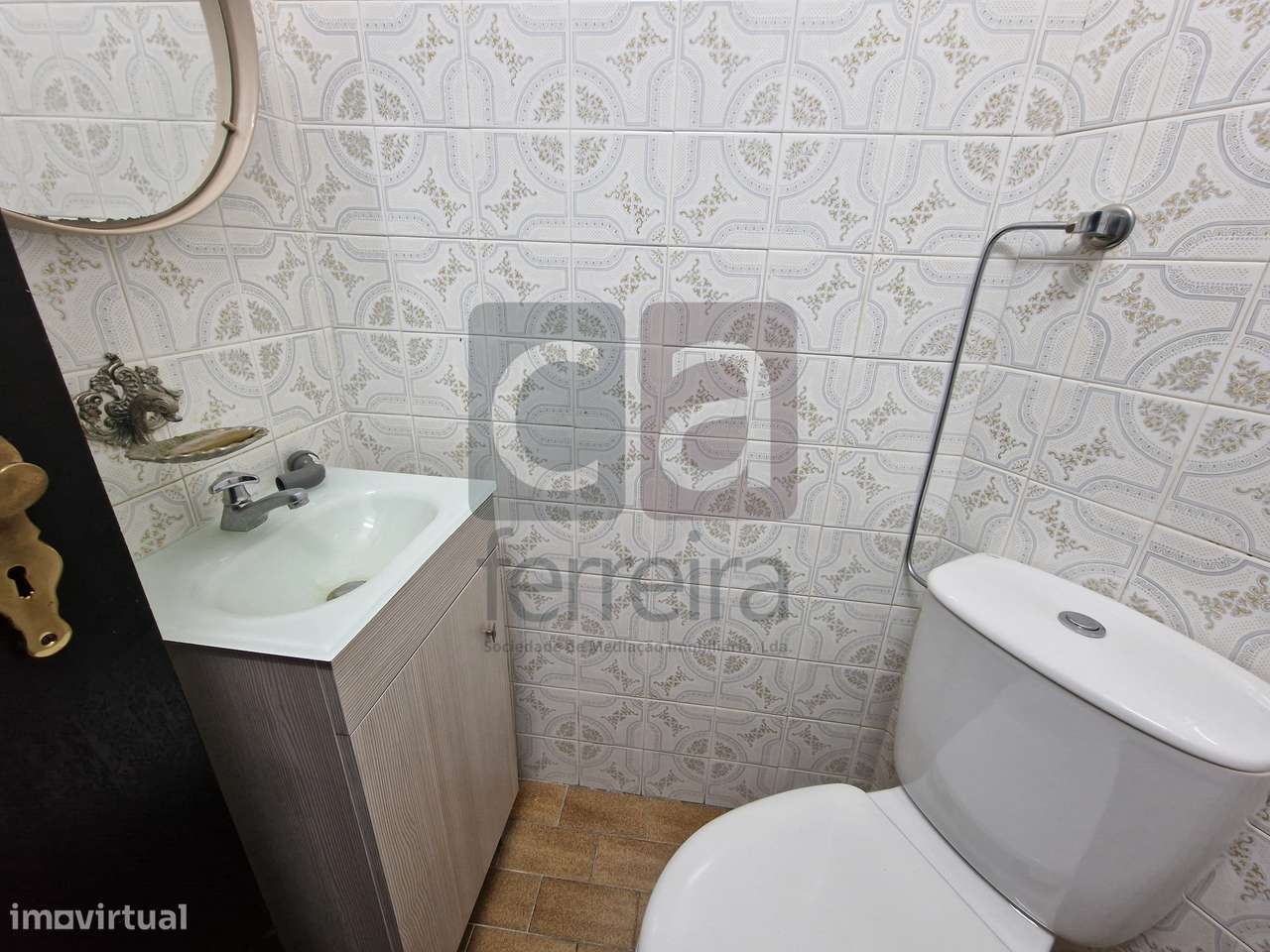 Moradia T3+1 no centro de Almeirim com garagem ampla e quintal-31