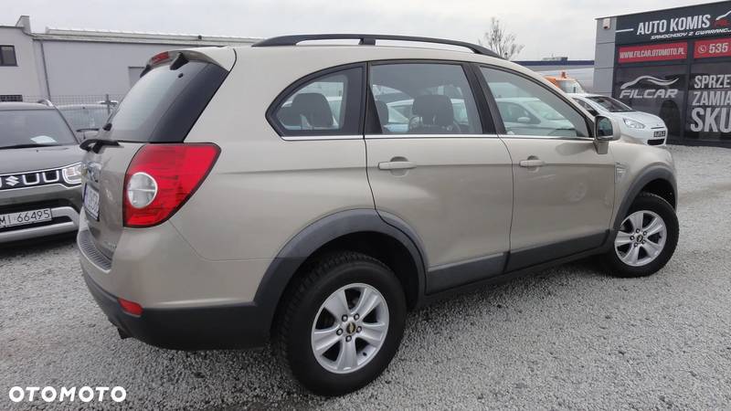 Chevrolet Captiva 2.4 LS 5os - 18