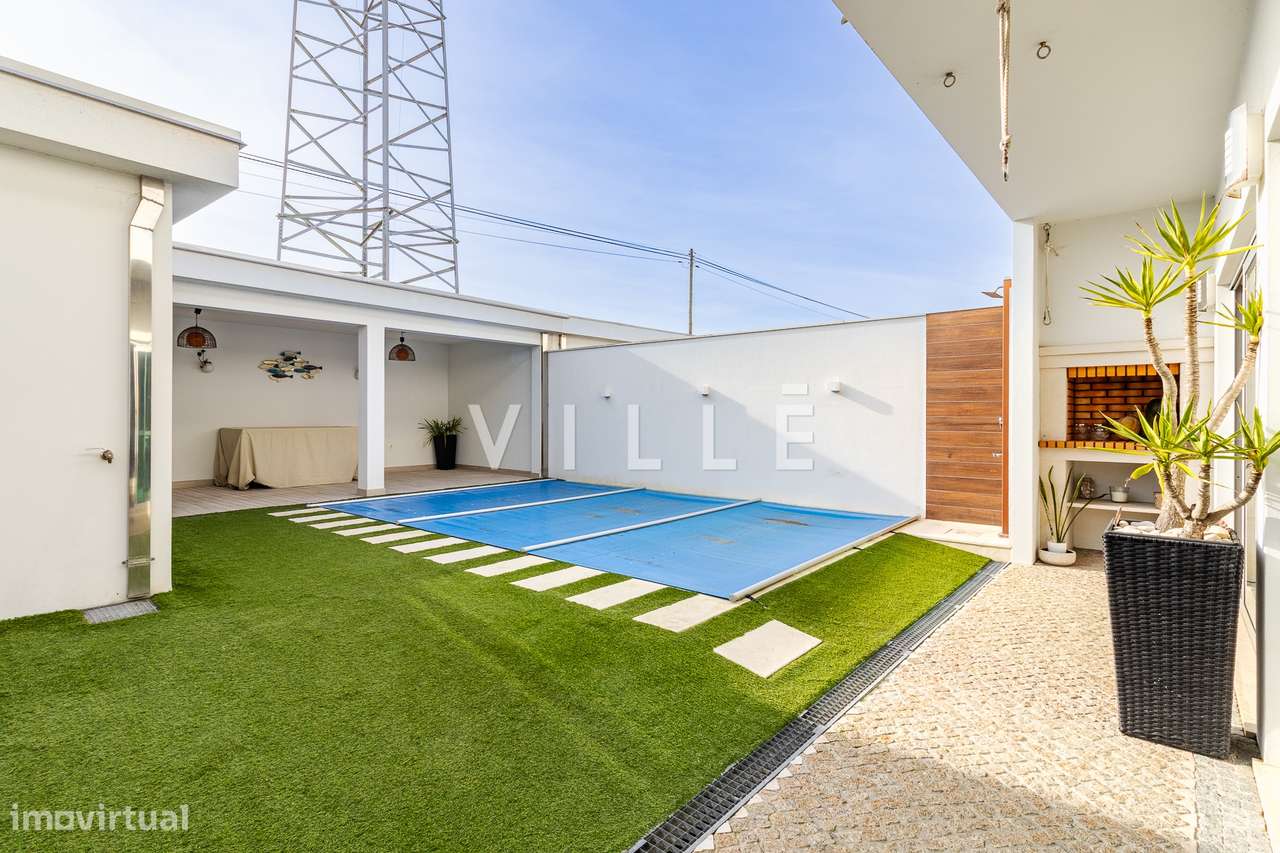 Moradia T4 com piscina aquecida e garagem dupla-8