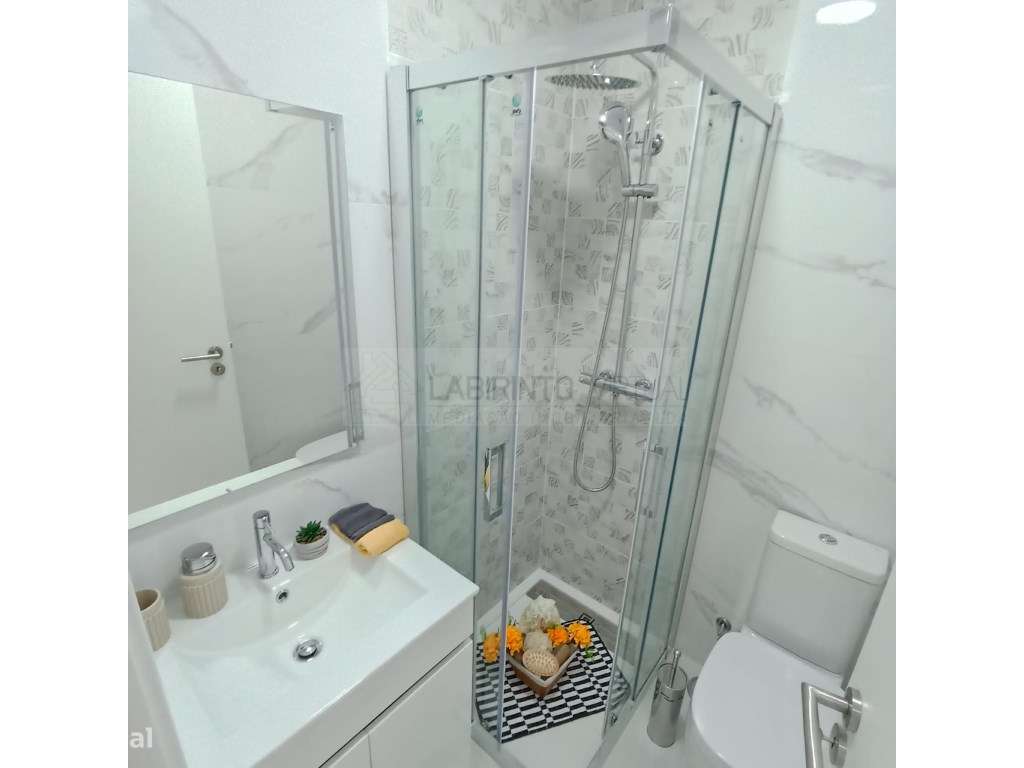 Vende-se magnifico T3 com varanda, em Benfica-7