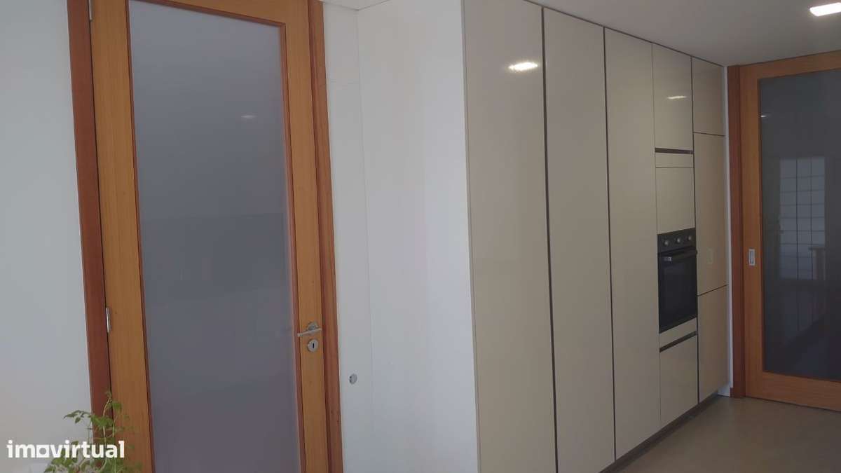 Vendo Apartamento T2 Semi-Novo Excelentes Áreas Centro Póvoa de Varzim-6