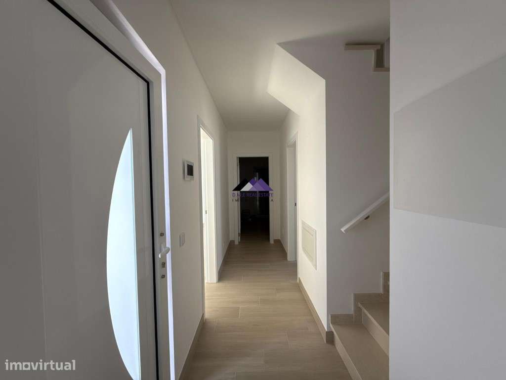 Moradia T0+4 com Garagem e Acesso Direto à Praia - Manta Rota - Grande imagem: 5/59