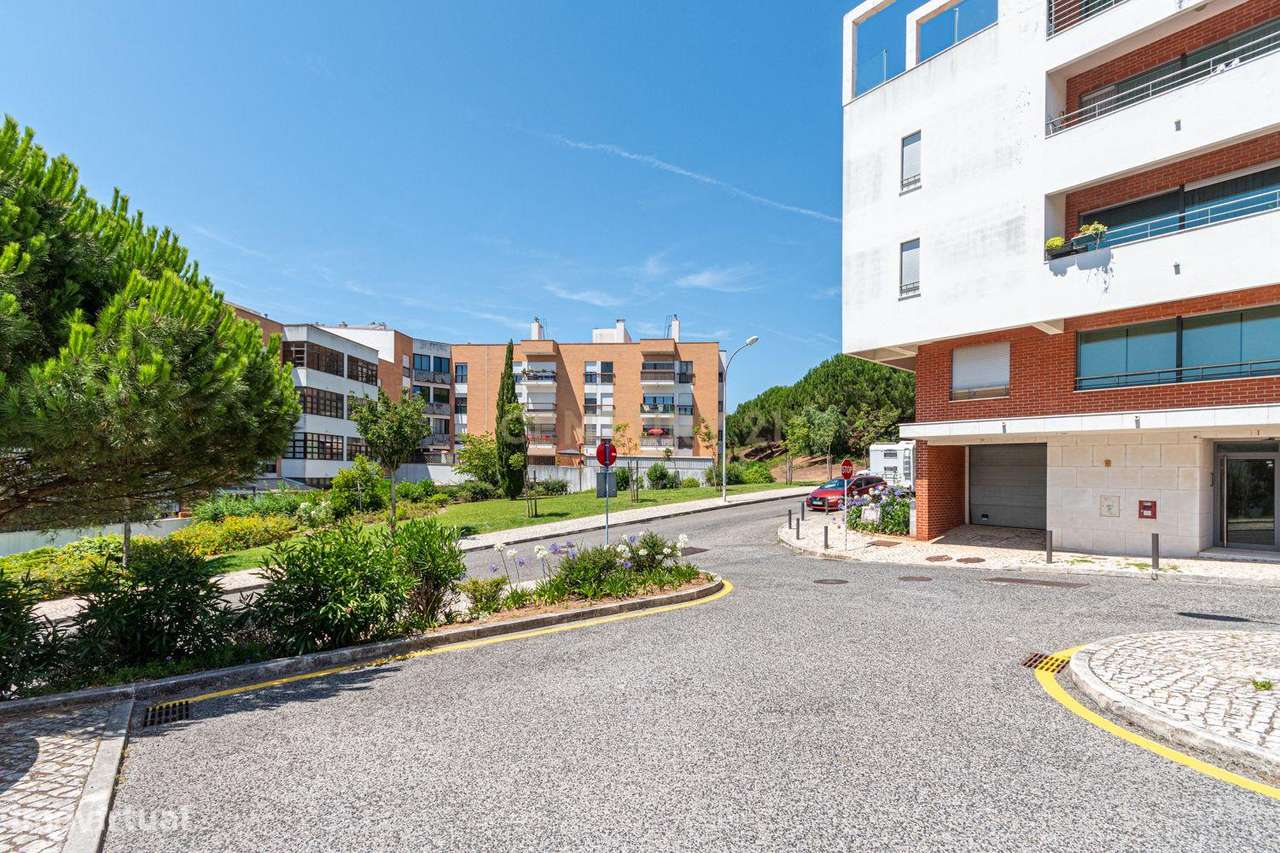 Apartamento Único T2 de 82m2 com Terraço de 75m2 em Porto Salvo-31